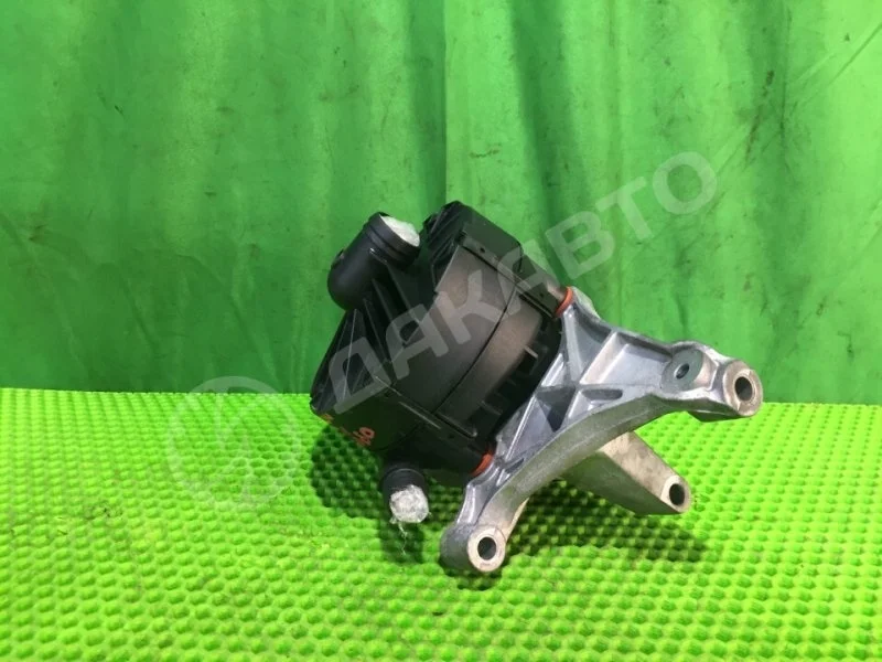 Насос продувки катализатора Mercedes-Benz W204