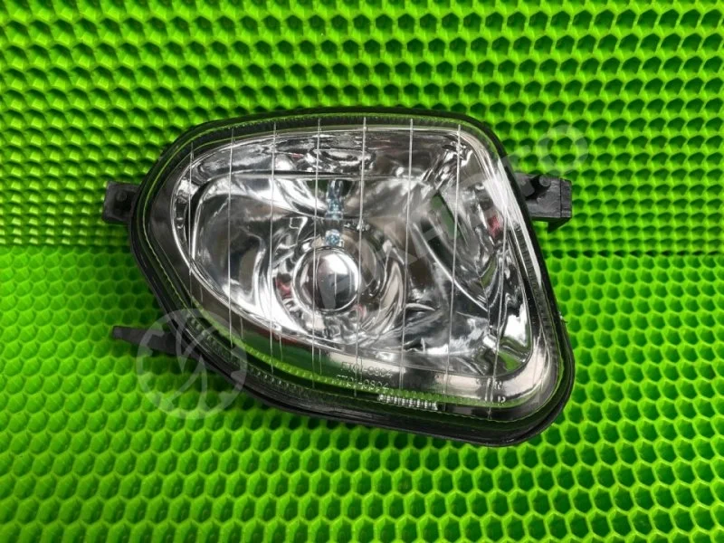 Фара противотуманная Mercedes-Benz W211