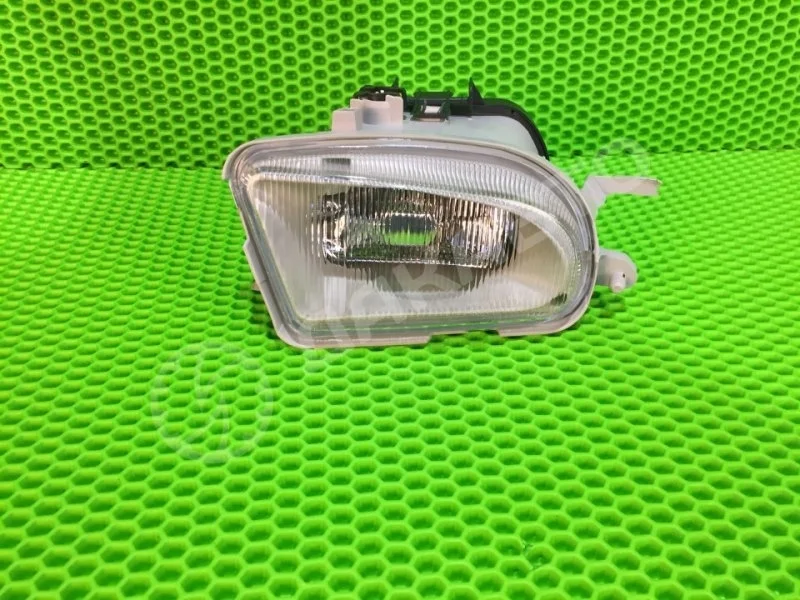 Фара противотуманная Mercedes-Benz 2001 W210