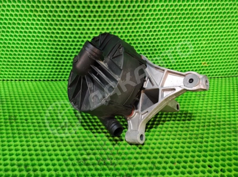 Насос продувки катализатора Mercedes-Benz W204