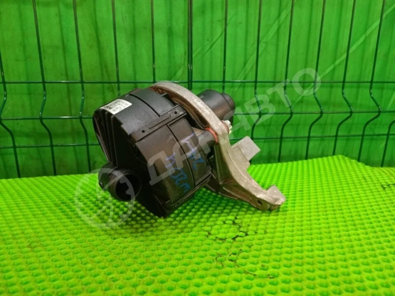 Насос продувки катализатора Mercedes-Benz W204