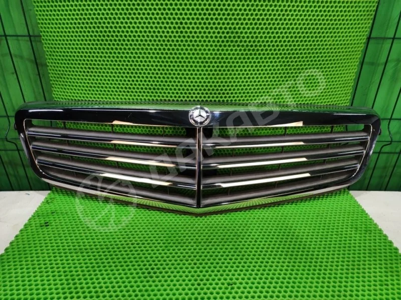 Решетка радиатора Mercedes-Benz W204