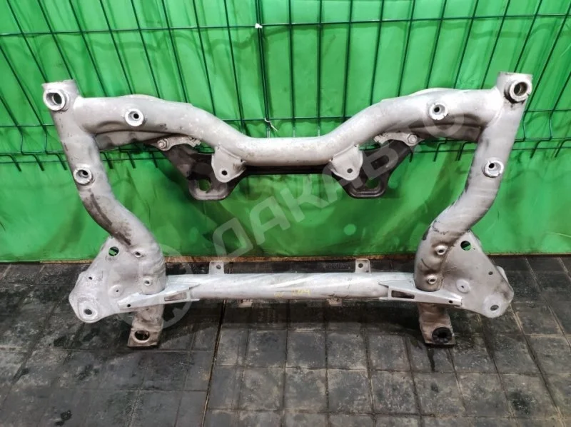 Подрамник Mercedes-Benz W204