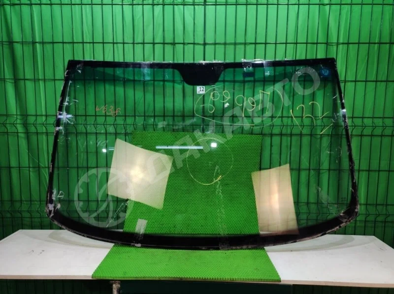 Стекло лобовое Mercedes-Benz V W638