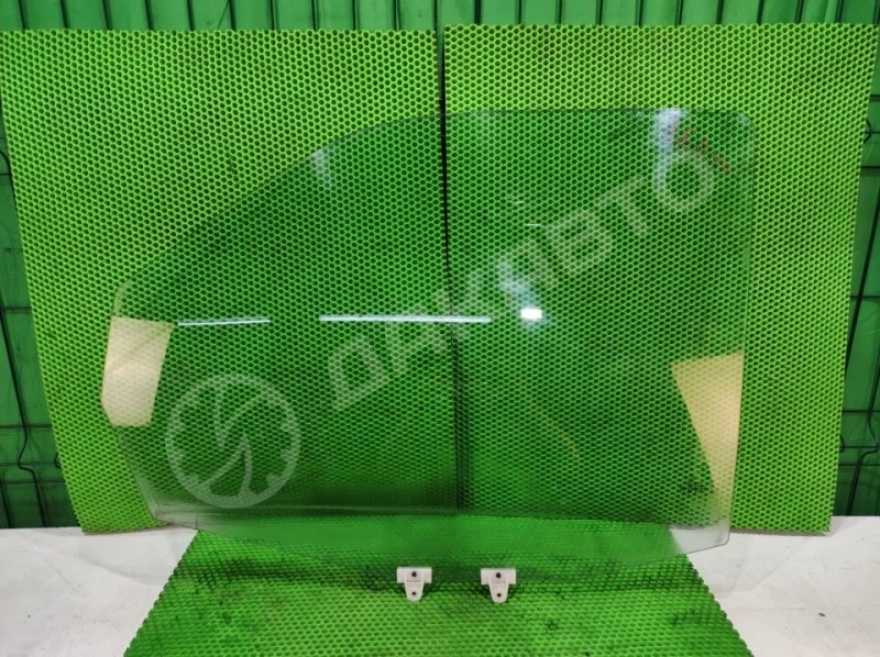 Стекло двери Mercedes-Benz V W638