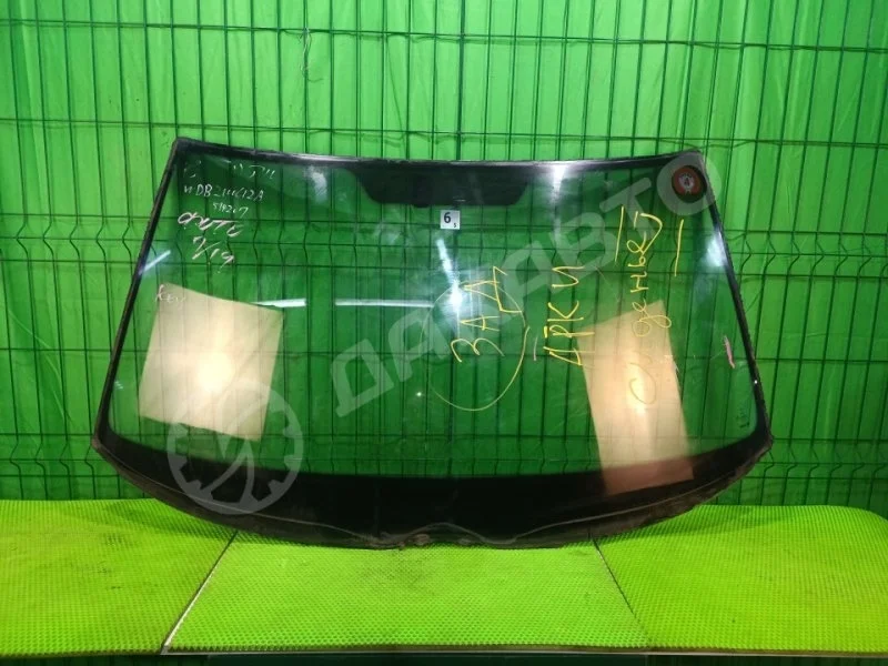 Стекло лобовое Mercedes-Benz W210