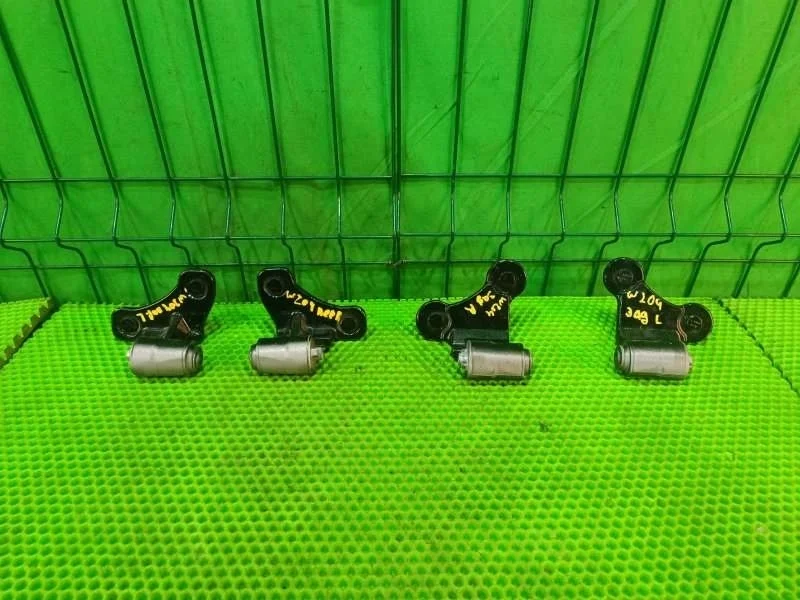 Ограничитель двери Mercedes-Benz W204