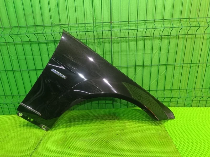 Крыло Mercedes-Benz 2010 W204