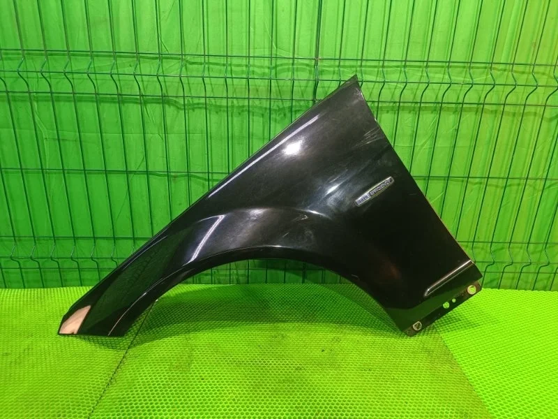 Крыло Mercedes-Benz 2010 W204