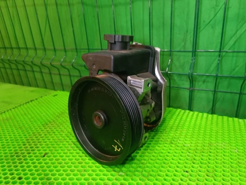 Насос гидроусилителя руля Mercedes-Benz 2003 W203