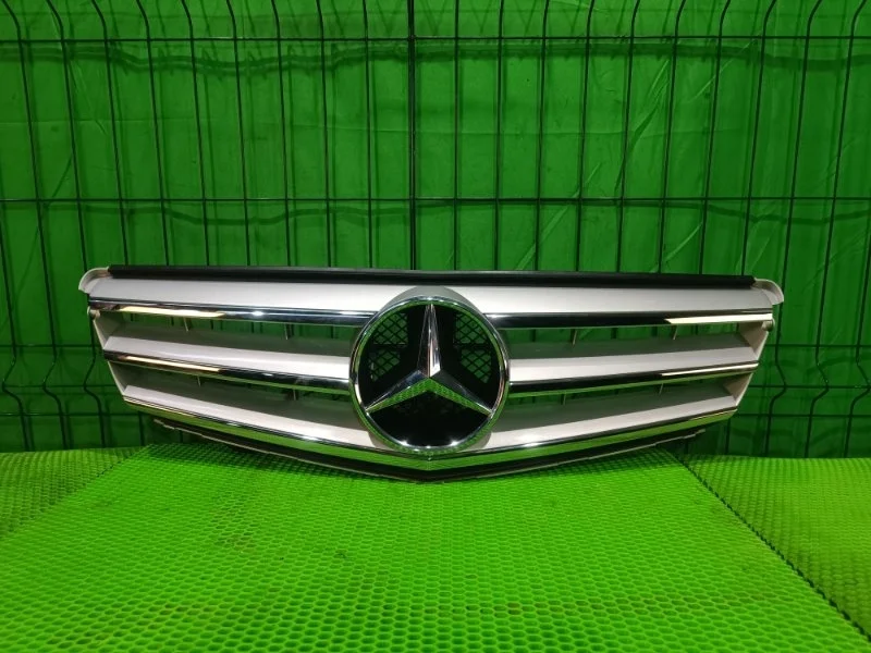 Решетка радиатора Mercedes-Benz 2010 W204