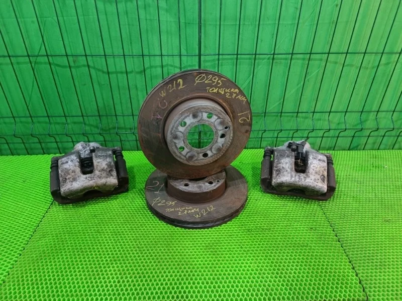 Комплект тормозов Mercedes-Benz 2010 W204