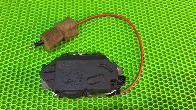 Замок багажника Mercedes-Benz W164