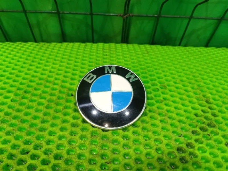 Эмблема на капот BMW 7 E65