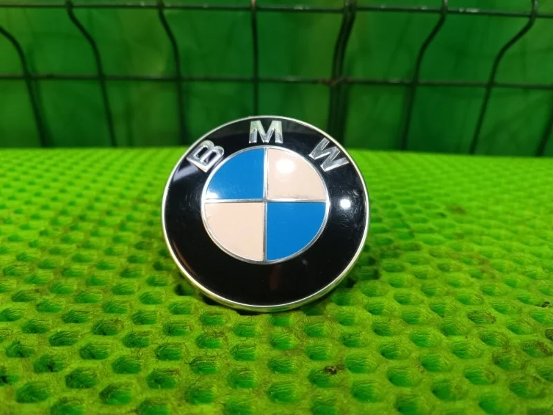 Эмблема багажника BMW 3 E90