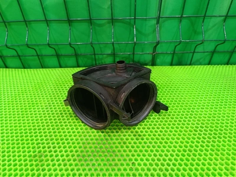 Воздуховод Mercedes-Benz 2002 W203