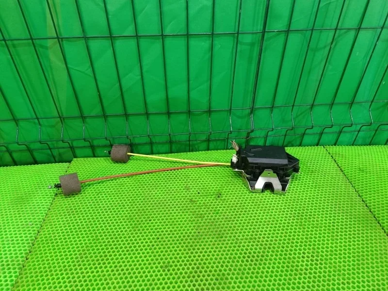 Замок багажника Mercedes-Benz W211