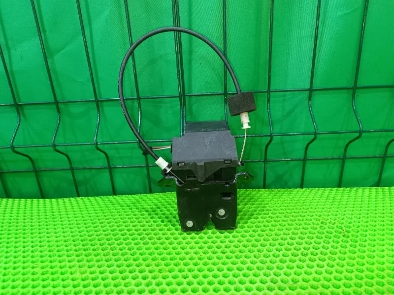 Замок багажника Mercedes-Benz W203