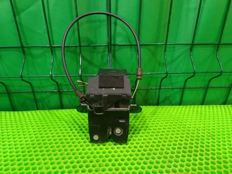 Замок багажника Mercedes-Benz W203