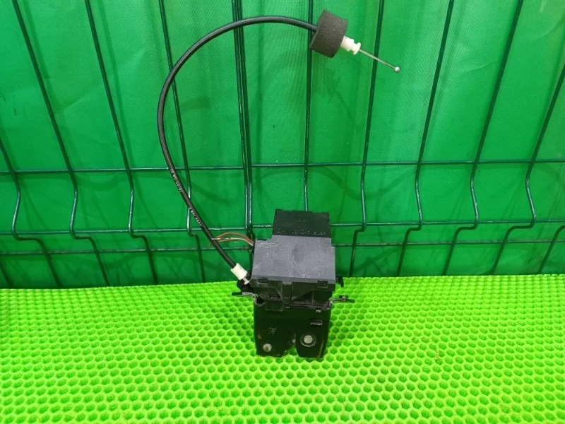 Замок багажника Mercedes-Benz W203