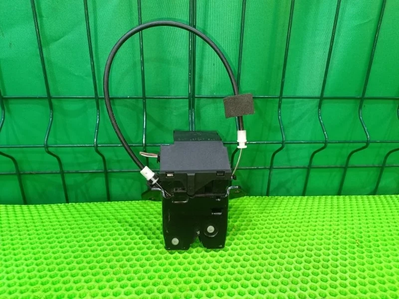 Замок багажника Mercedes-Benz W203