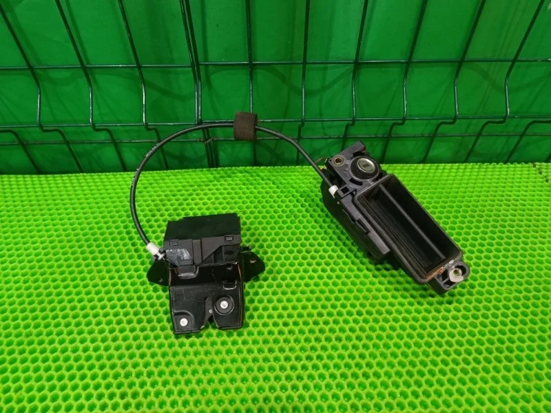 Замок багажника Mercedes-Benz W203