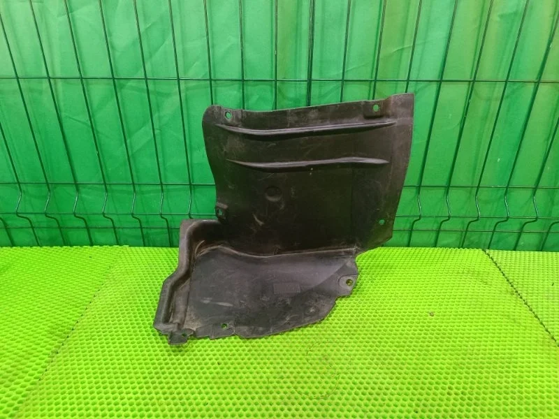 Подкрылок передняя часть Mercedes-Benz W203