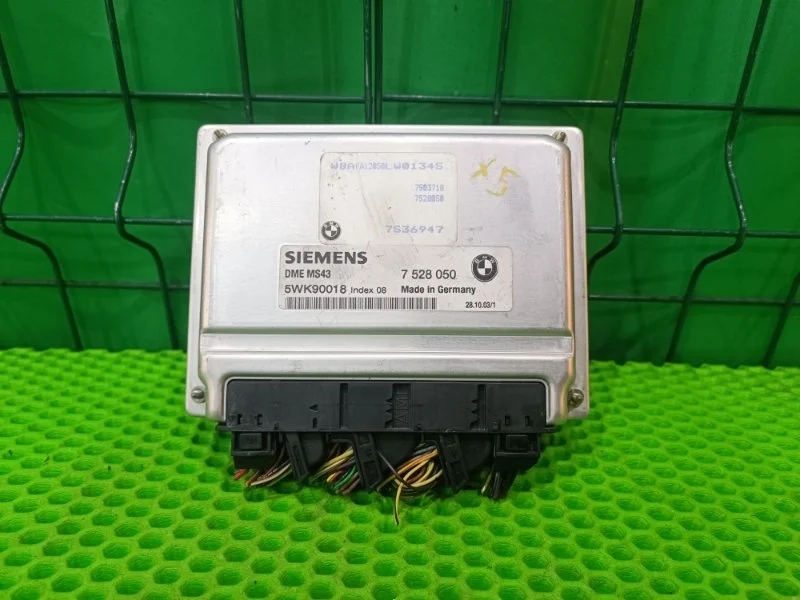 Блок управления двс BMW X5 2003 E53
