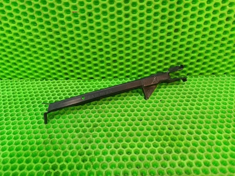 Кронштейн бампера Mercedes-Benz W211