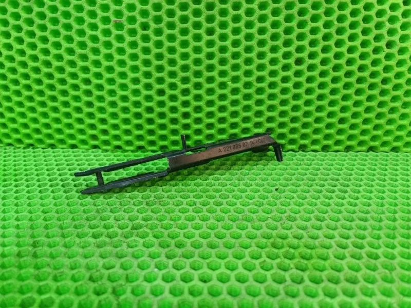 Кронштейн бампера Mercedes-Benz W221