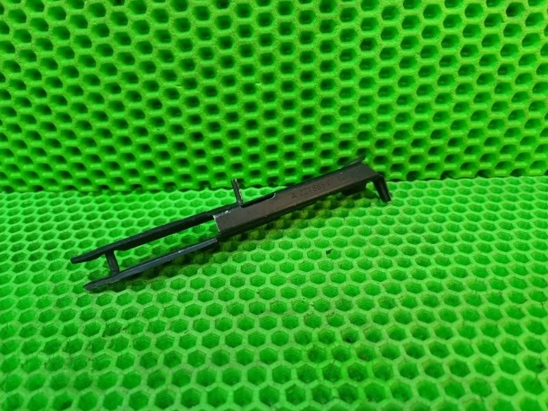 Кронштейн бампера Mercedes-Benz W221