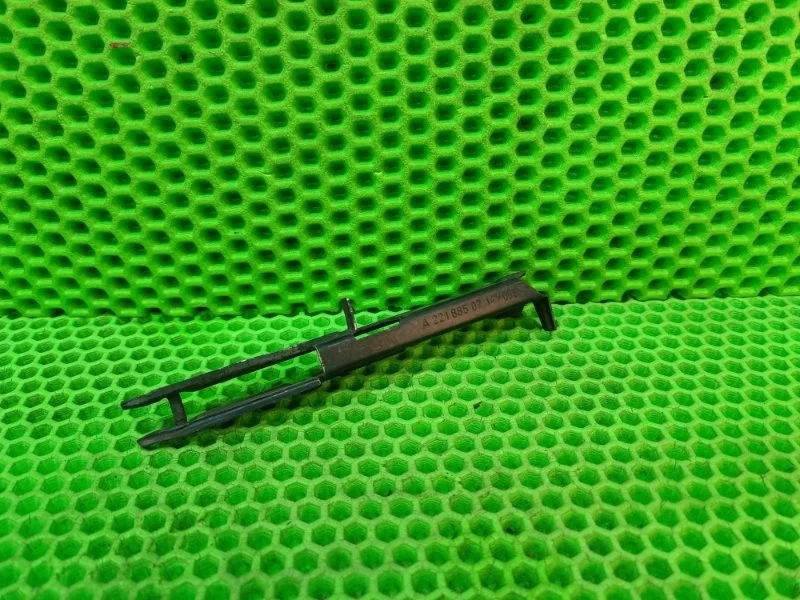 Кронштейн бампера Mercedes-Benz W221