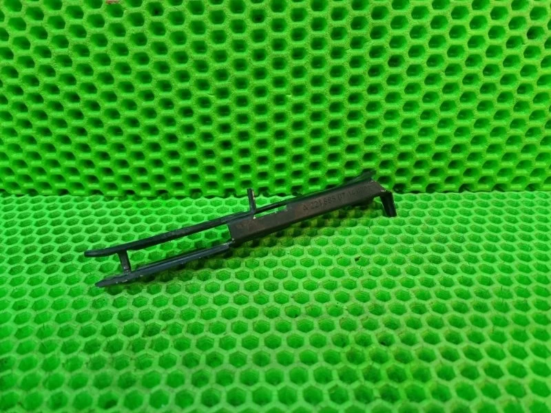 Кронштейн бампера Mercedes-Benz W221