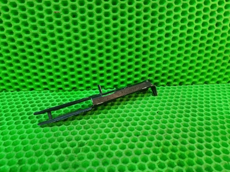 Кронштейн бампера Mercedes-Benz W221