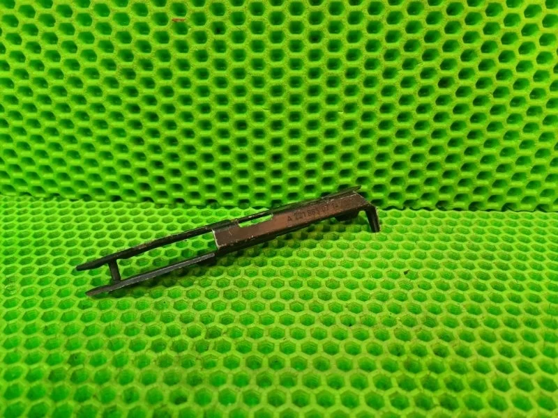 Кронштейн бампера Mercedes-Benz W221