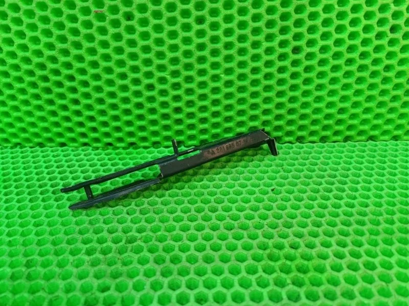 Кронштейн бампера Mercedes-Benz W221