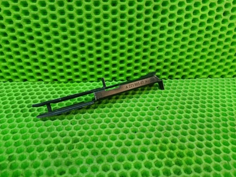 Кронштейн бампера Mercedes-Benz W221