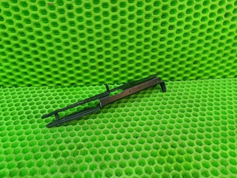 Кронштейн бампера Mercedes-Benz W221