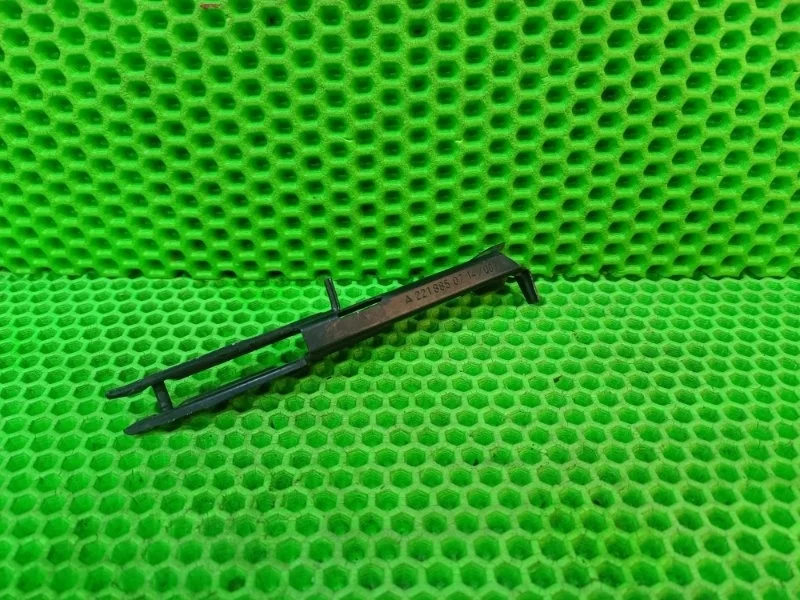 Кронштейн бампера Mercedes-Benz W221