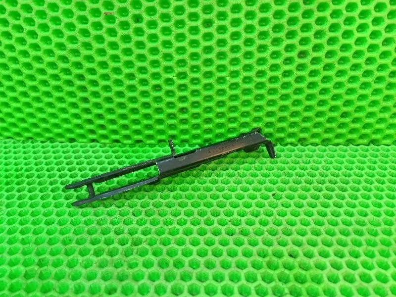 Кронштейн бампера Mercedes-Benz W221