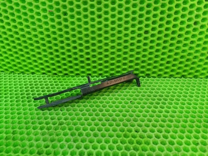 Кронштейн бампера Mercedes-Benz W221