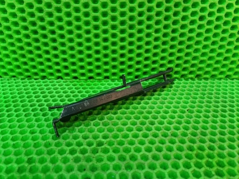 Кронштейн бампера Mercedes-Benz W221