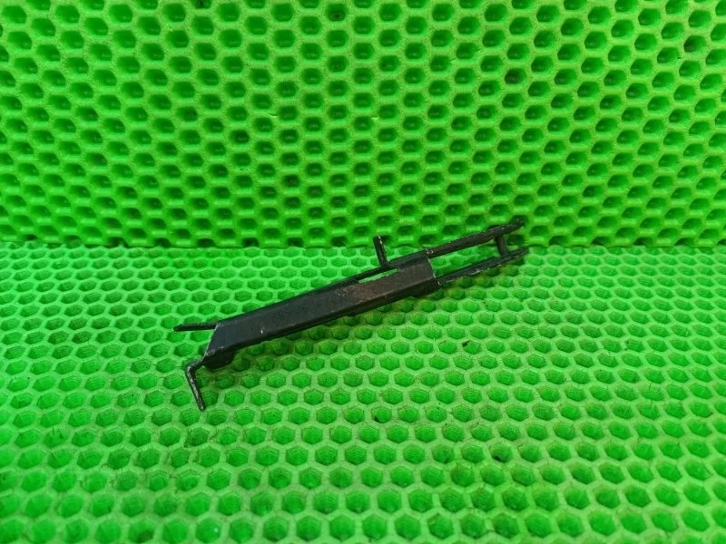 Кронштейн бампера Mercedes-Benz W221