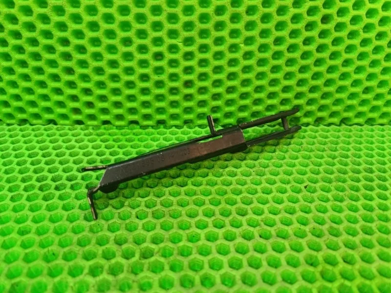 Кронштейн бампера Mercedes-Benz W221