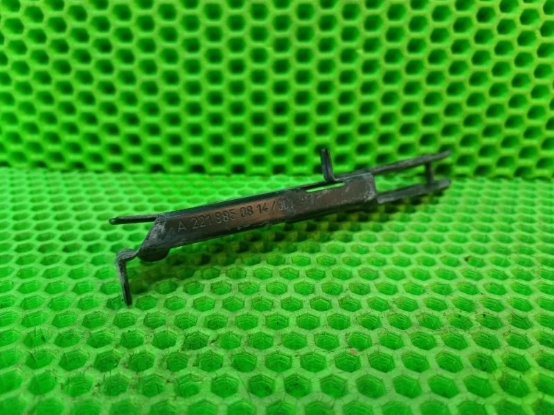 Кронштейн бампера Mercedes-Benz W221