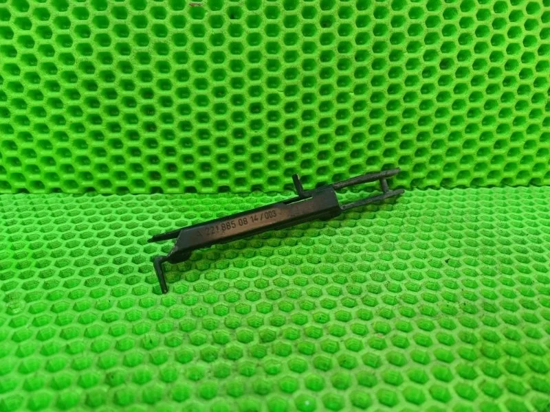 Кронштейн бампера Mercedes-Benz W221