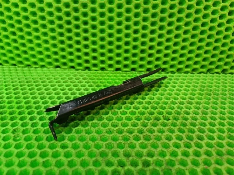 Кронштейн бампера Mercedes-Benz W221