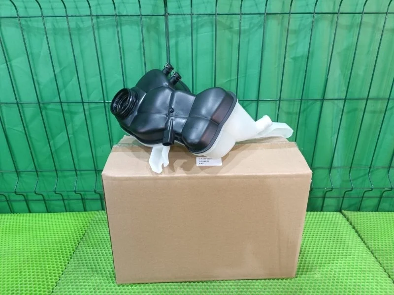 Бачок расширительный Mercedes-Benz W221