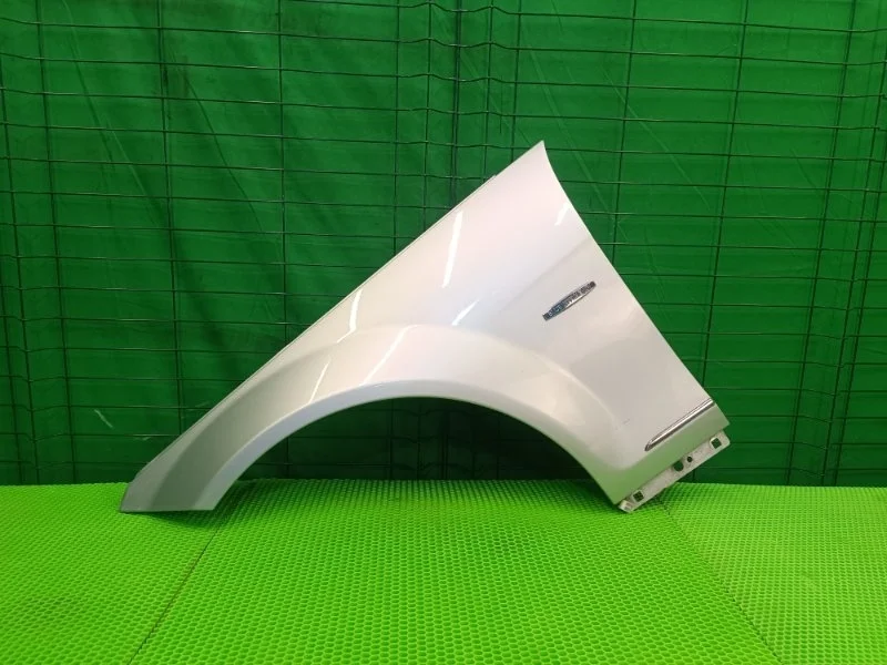 Крыло Mercedes-Benz W204