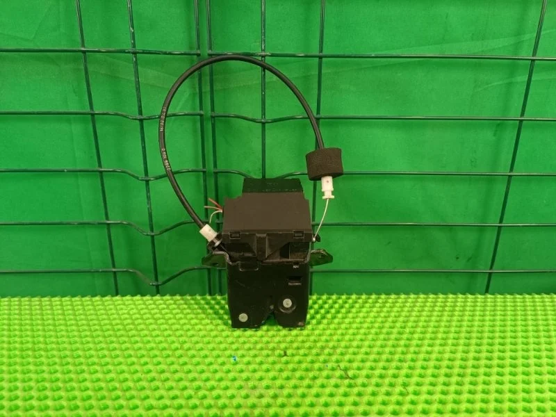 Замок багажника Mercedes-Benz W203